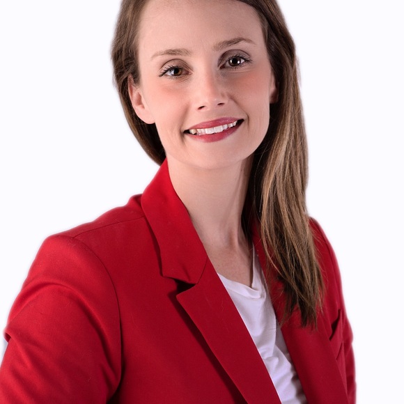 Meet your Posher, Casey - Picture 2 of 3